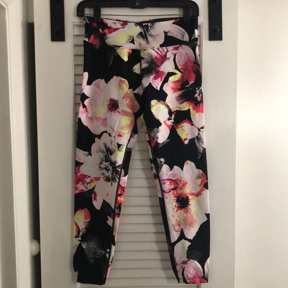 Calvin Klein yoga capri pants - mid shin length, size Medium